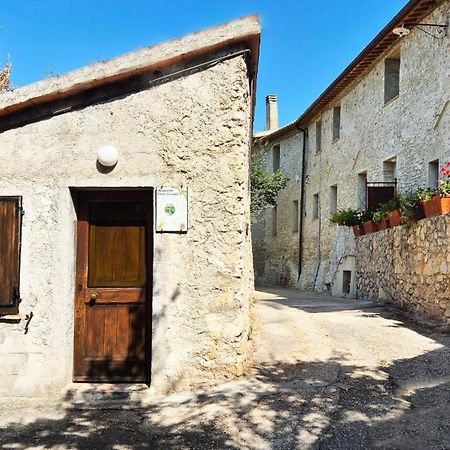 Appartamento Viale Belvedere Campello sul Clitunno Bagian luar foto